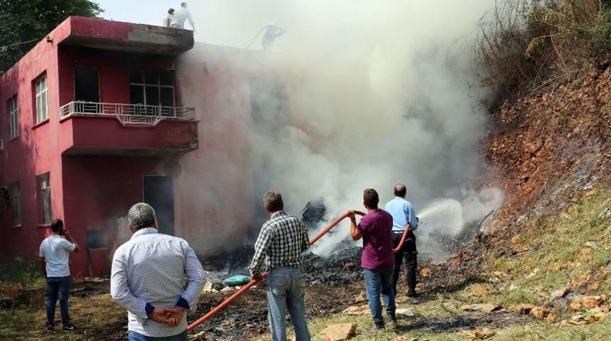 Erdemli&rsquo;de Ev Yangını