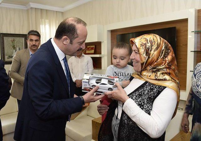 Akg&uuml;l Ve &Ccedil;am&rsquo;dan Y&uuml;zleri G&uuml;ld&uuml;ren Ziyaret 1