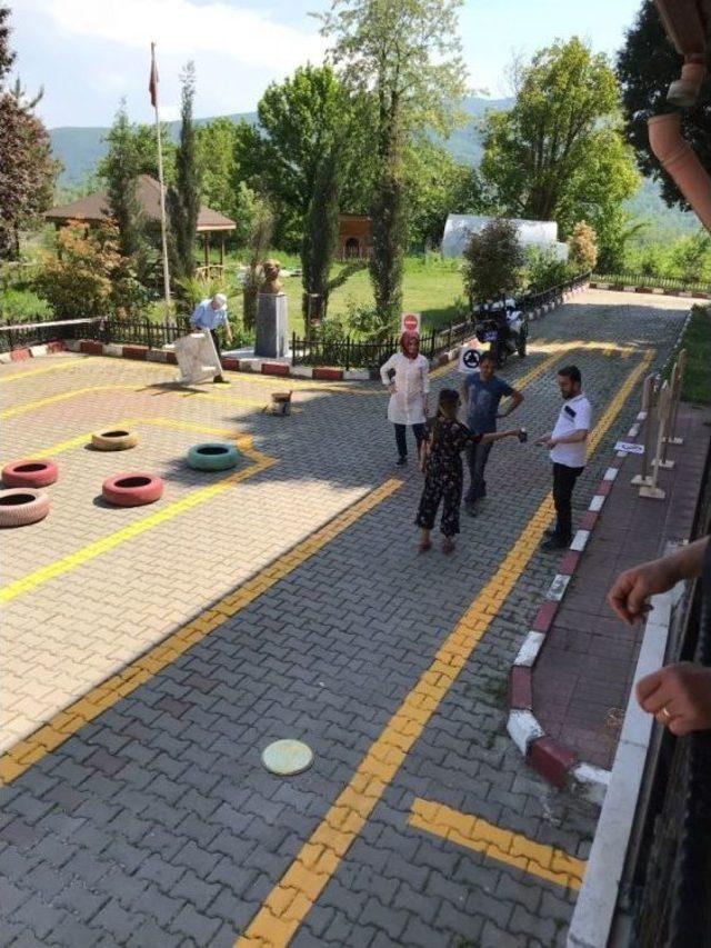 Minikler İ&ccedil;in Trafik Eğitim Pisti Kuruldu 3
