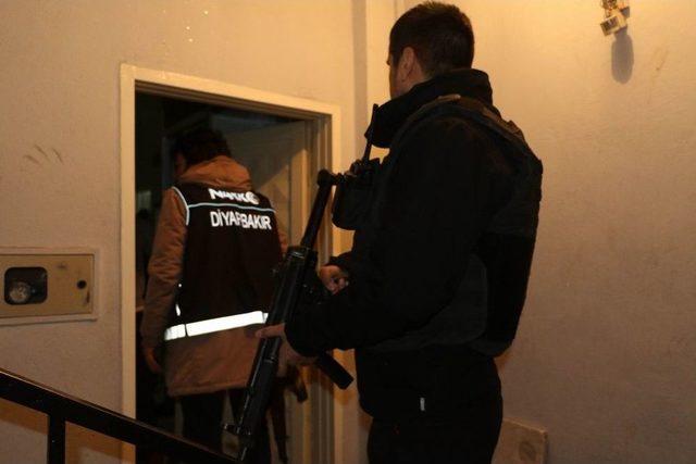 Diyarbakır’da Uyuşturucu Tacirlerine Şafak Operasyonu: 6 Gözaltı