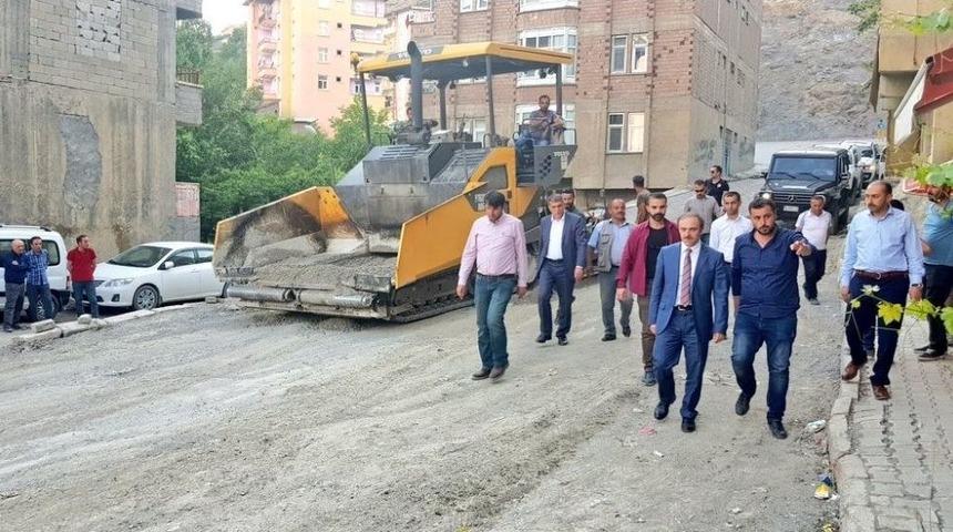 Hakkari&rsquo;de Yol Asfaltlama &Ccedil;alışması