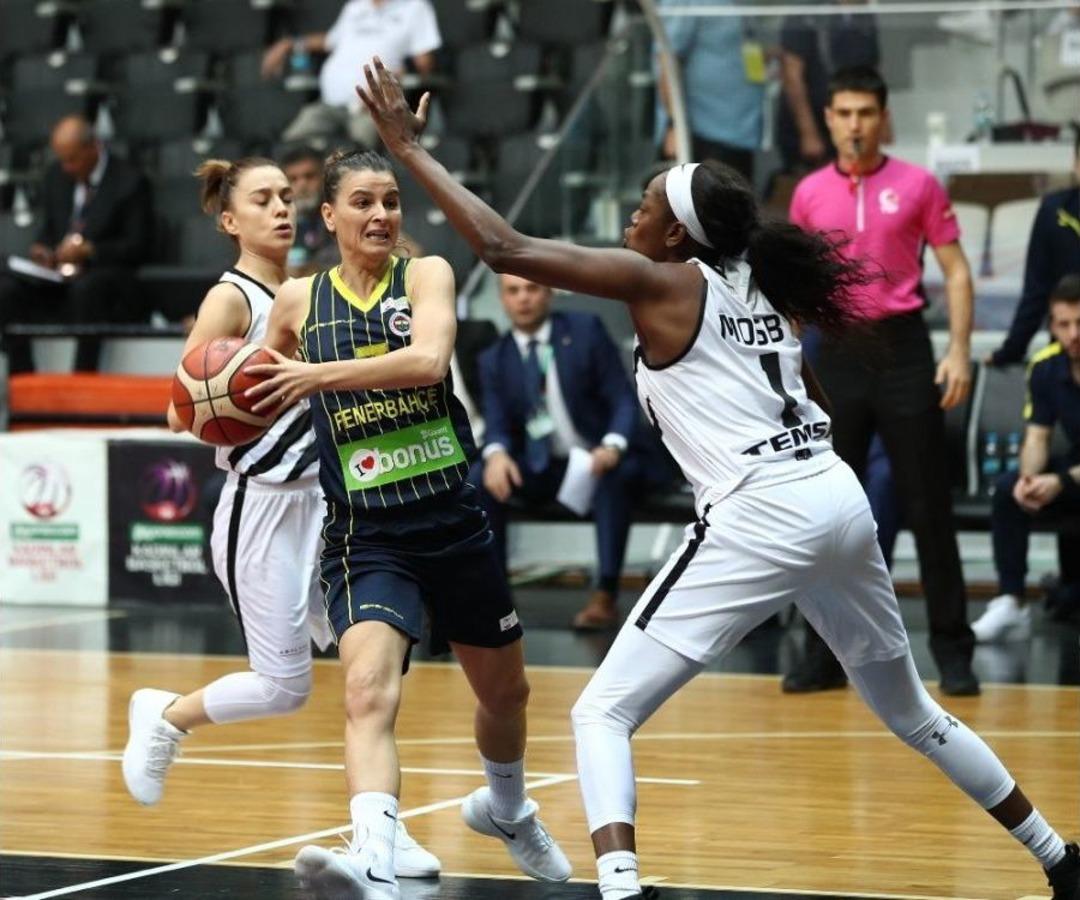 Fenerbah&ccedil;e Yarı Finalde