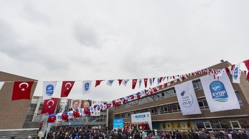 Ey&uuml;psultan&rsquo;da Eğitime Dev Yatırım