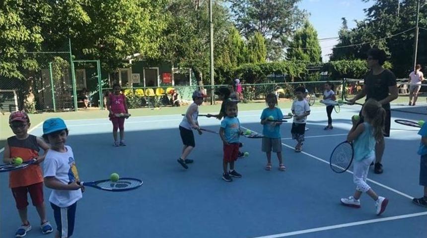 Tekirdağ&rsquo;da &Uuml;cretsiz Tenis Kursları Başladı