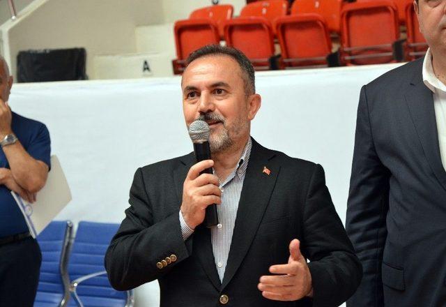 Adana’daki Amatör Spor Kulüplerine 376 Bin Lira Yardım