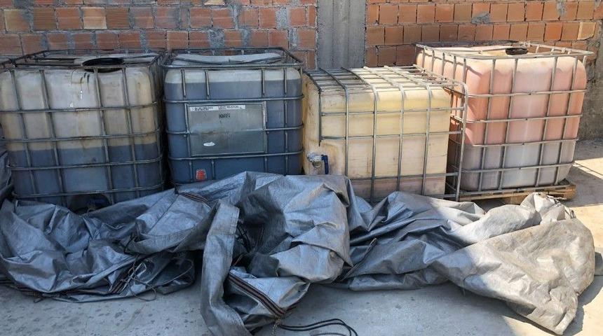 Adana&rsquo;da Ka&ccedil;ak Akaryakıt Operasyonu... 2 Bin 400 Litre Ka&ccedil;ak Akaryakıt Ele Ge&ccedil;irildi