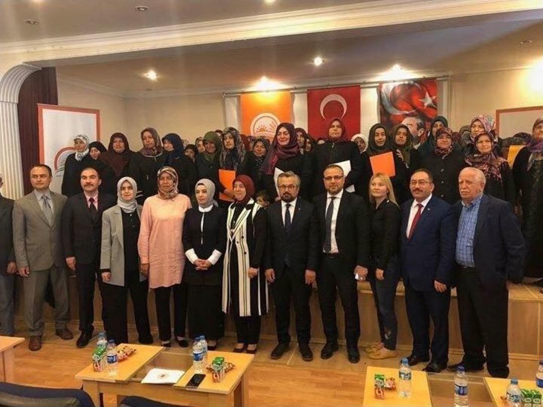 S&uuml;t Sığırcılığı Kursunu Bitiren Besicilerin Sertifika Sevinci