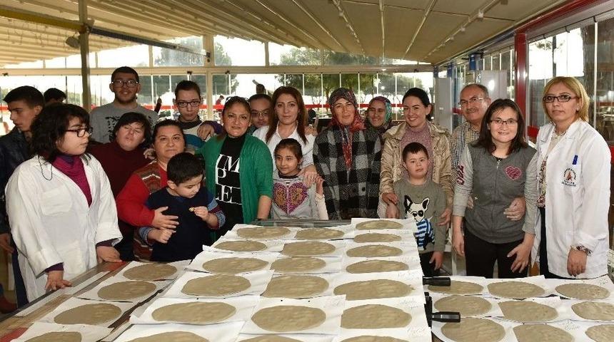 &Ouml;zel &Ccedil;ocuklar Geleceğe El İzi Bıraktı