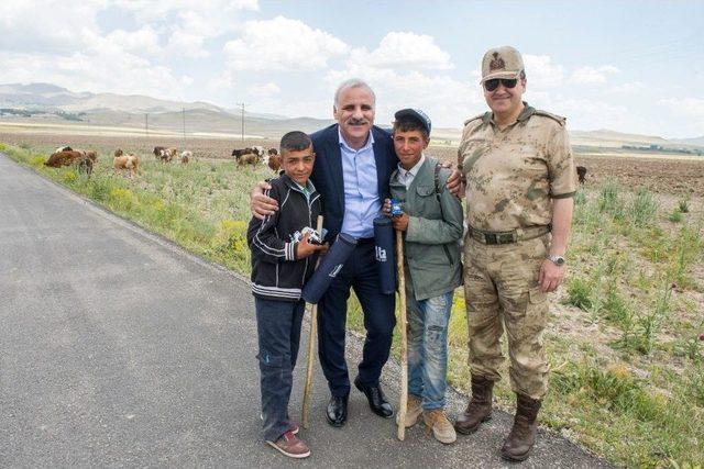 Vali Zorluoğlu, Küçük Çobanlarla Sohbet Ederek Eski Günlerini Yad Etti