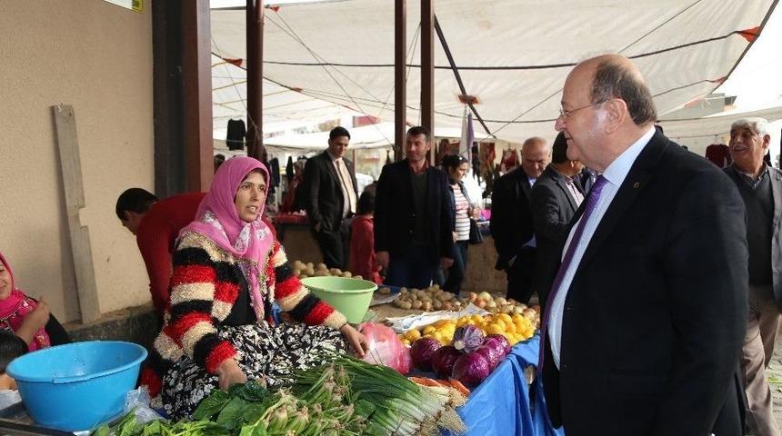 Başkan &Ouml;zakcan Pazarcı Esnafını Dinledi