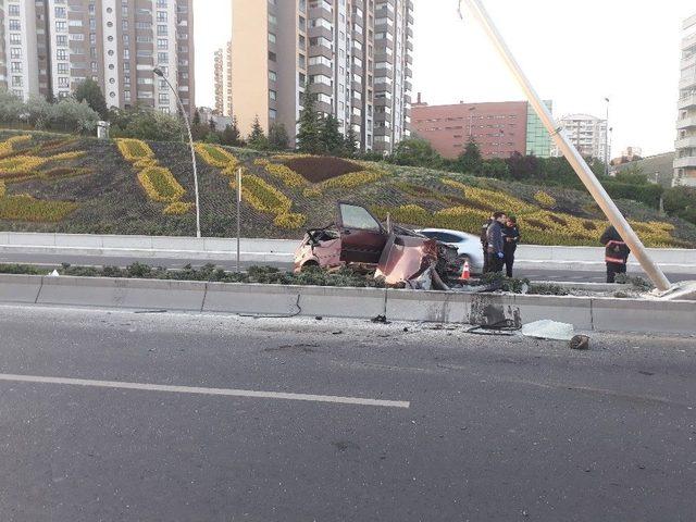 Kaza Nedeniyle Yola Fırlayan Kadın Sürücü 2 Aracın Altında Kaldı