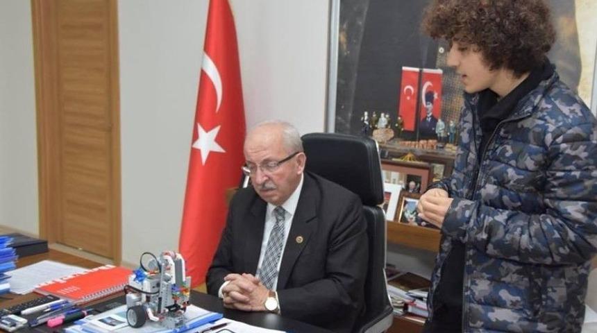 &Ouml;ğrenciler, &Ouml;d&uuml;ll&uuml; Projelerini Başkan Albayrak&rsquo;a Tanıttı