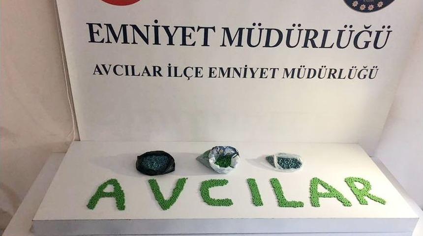 Otomobilin Kaputundan Binlerce Uyuşturucu Hap &Ccedil;ıktı