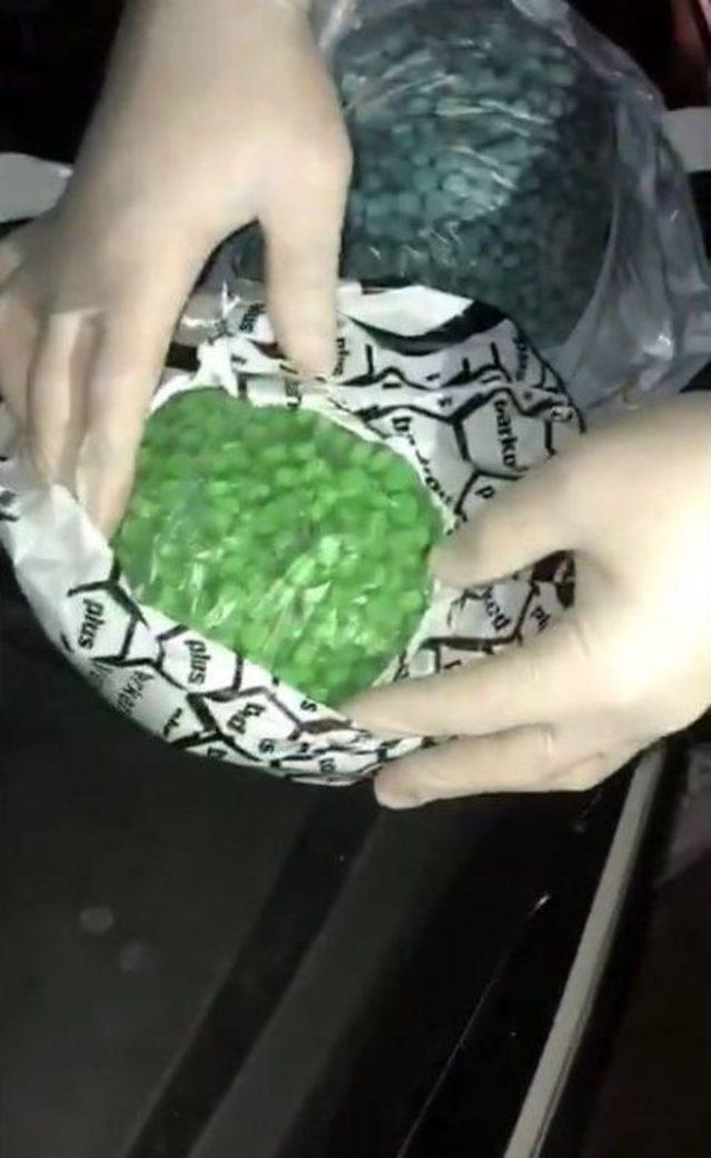 Otomobilin Kaputundan Binlerce Uyuşturucu Hap &Ccedil;ıktı 1