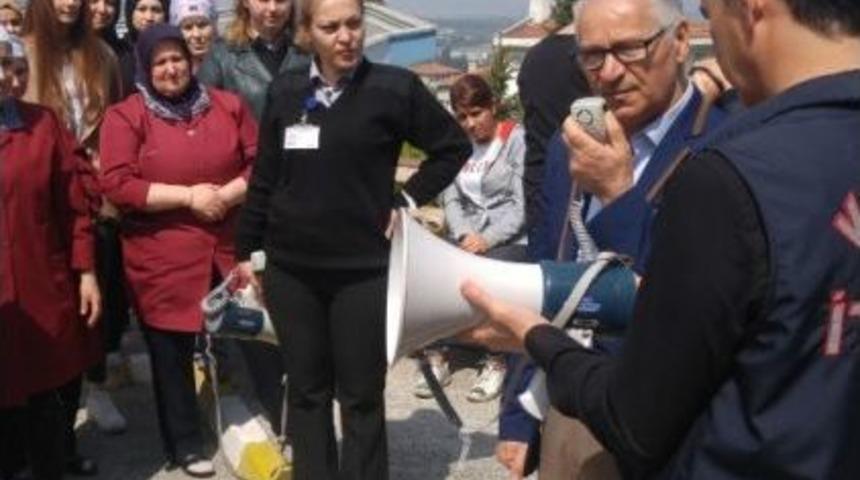 İtfaiyeden &Ouml;ğrenci Yurdunda Tahliye Tatbikatı