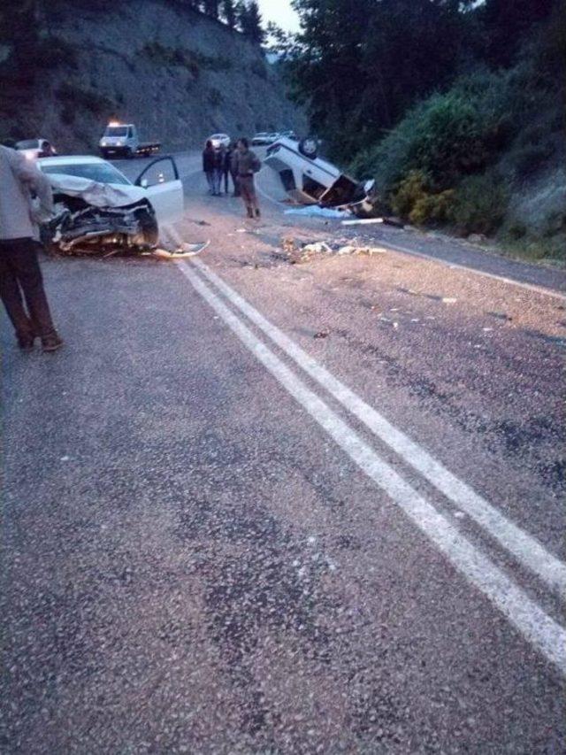 Antalya’da Trafik Kazası: 2 Ölü, 1 Yaralı