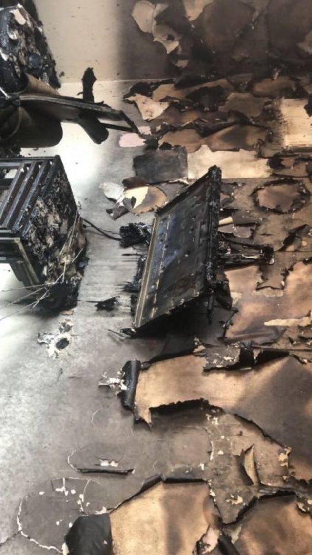 Karaman&rsquo;da &Ccedil;ıkan Yangında Evin B&uuml;y&uuml;k B&ouml;l&uuml;m&uuml; Kullanılamaz Hale Geldi 3