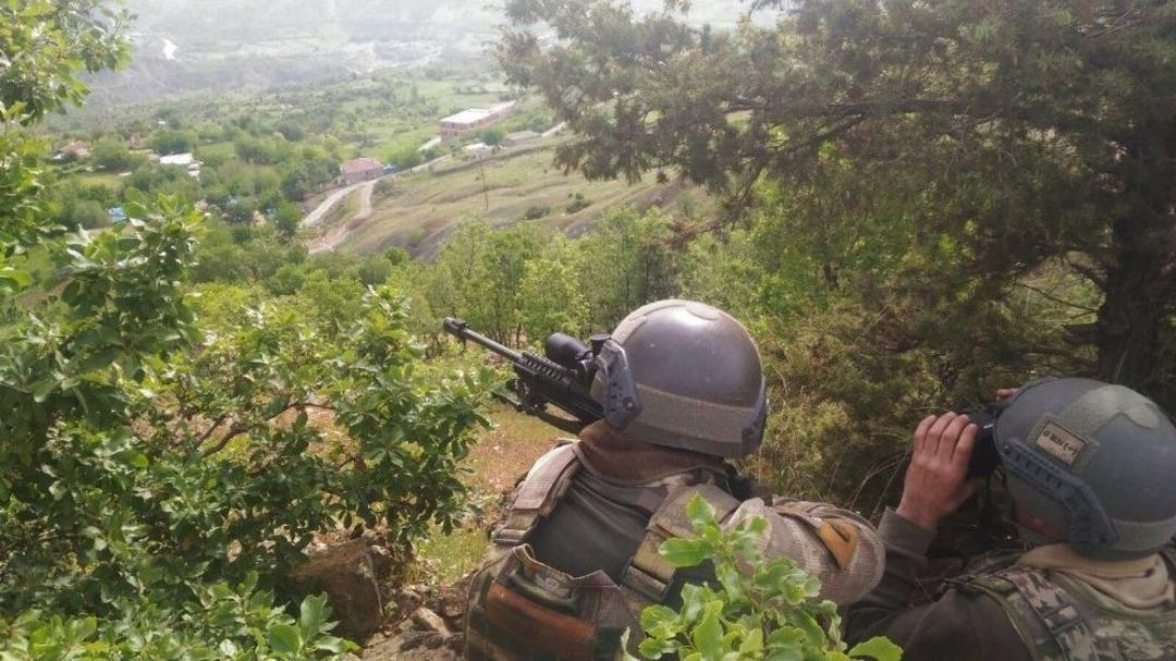 Diyarbakır&rsquo;da Ter&ouml;ristlere Ait 8 Sığınak Yerle Bir Edildi