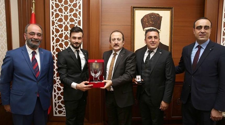 Kızılay Ve Aydıntepe Belediyespor Y&ouml;neticilerinden Vali Pehlivan&rsquo;a Ziyaret