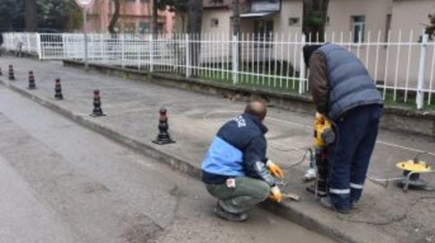 D&uuml;zce&rsquo;de Kaldırımlara Parka İzin Yok