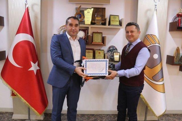 Kaymaklı&rsquo;da Sigarayı Bırakan Vatandaşlar &Ouml;d&uuml;llendirildi 1