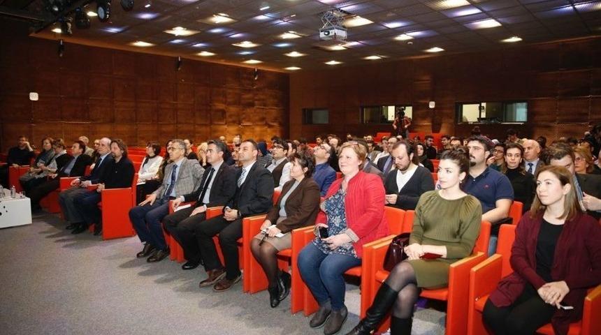 Ag&uuml;&rsquo;de &Ouml;ğretim &Uuml;yelerine &ldquo;2018 &Uuml;st&uuml;n Başarı &Ouml;d&uuml;l&uuml;&rdquo;