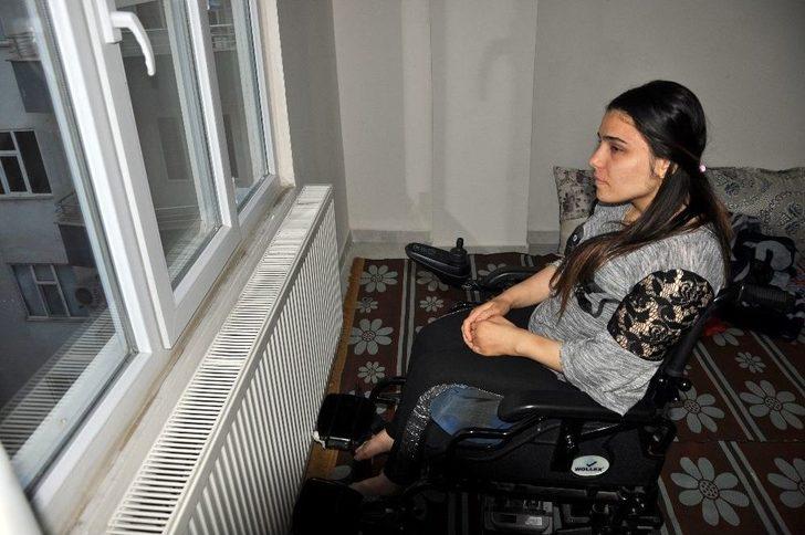 (özel Haber) Yürüyerek Girdiği Ameliyattan Felçli Çıktı, Lösemili Annesiyle Yardım Bekliyor G3