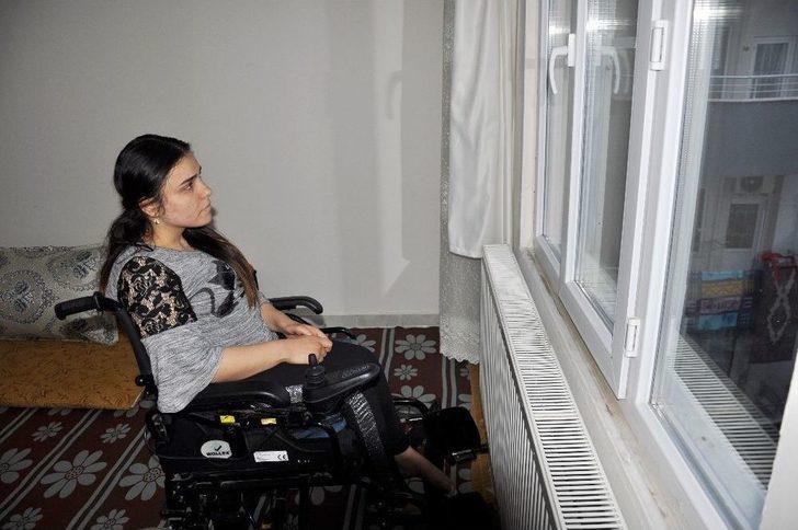 (özel Haber) Yürüyerek Girdiği Ameliyattan Felçli Çıktı, Lösemili Annesiyle Yardım Bekliyor G5