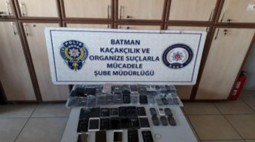 Batman&rsquo;da 84 Adet Ka&ccedil;ak Telefon Ele Ge&ccedil;irildi