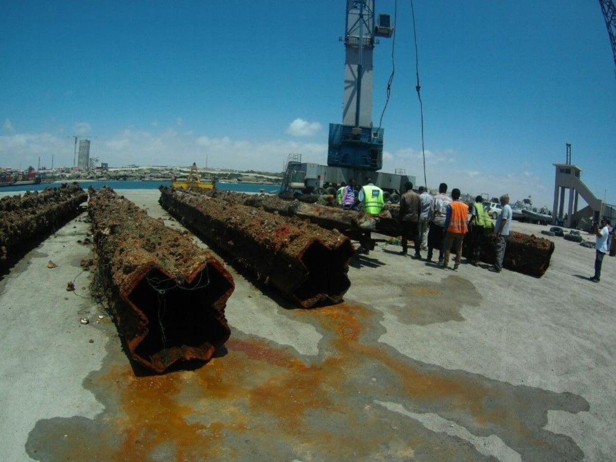 Antalyalı İş Adamı Somali&rsquo;de Batık Gemi &Ccedil;ıkarıyor