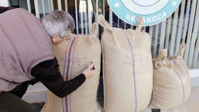 Afrin&rsquo;deki Mehmet&ccedil;iğe Fındık G&ouml;nderdiler 1