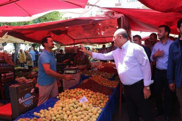 Bakan Çavuşoğlu Pazar Esnafını Dinledi