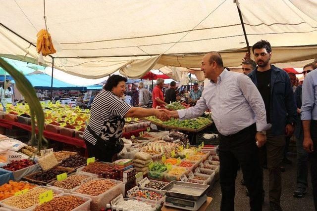 Bakan Çavuşoğlu Pazar Esnafını Dinledi