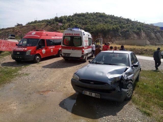 Adana’da Otomobiller Kafa Kafaya Çarpıştı: 1 Yaralı