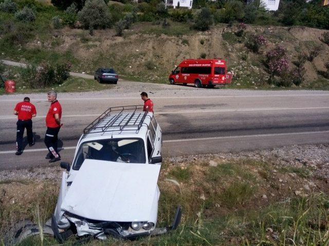 Adana’da Otomobiller Kafa Kafaya Çarpıştı: 1 Yaralı