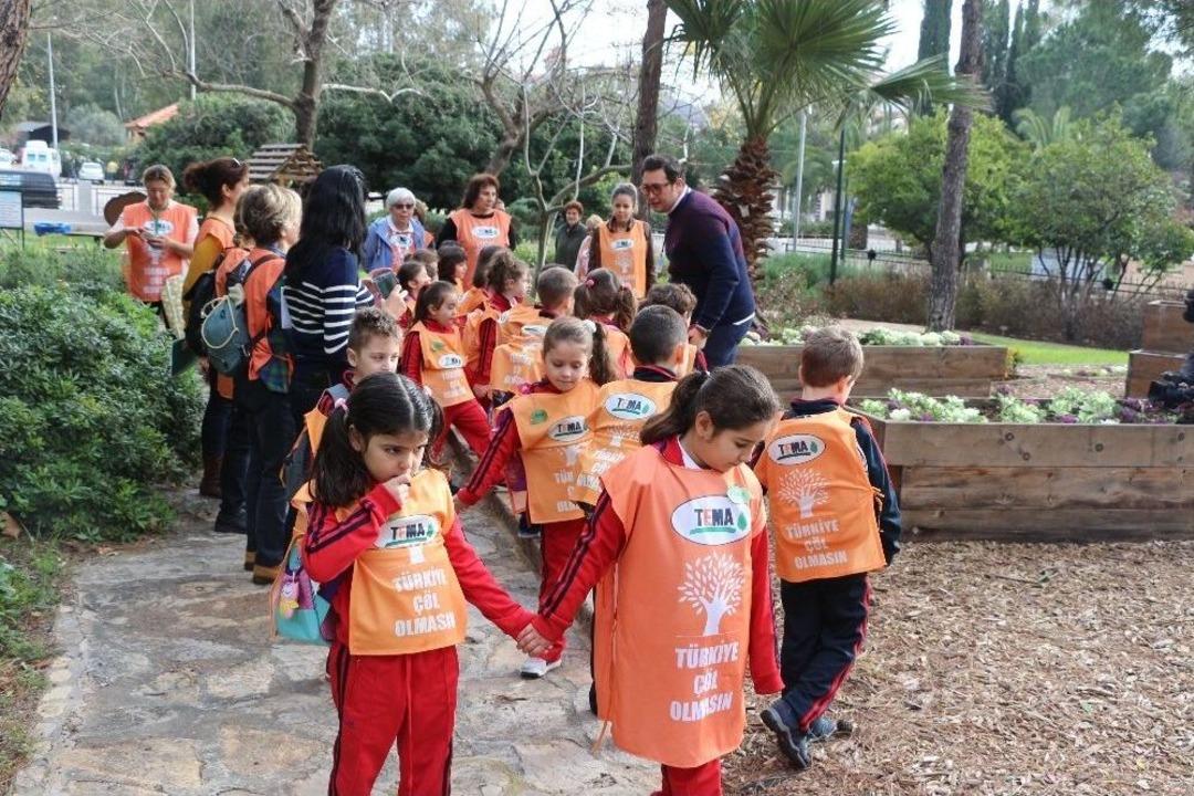 Tema &Ccedil;ocuklara &Ccedil;evre Bilinci Kazandırıyor