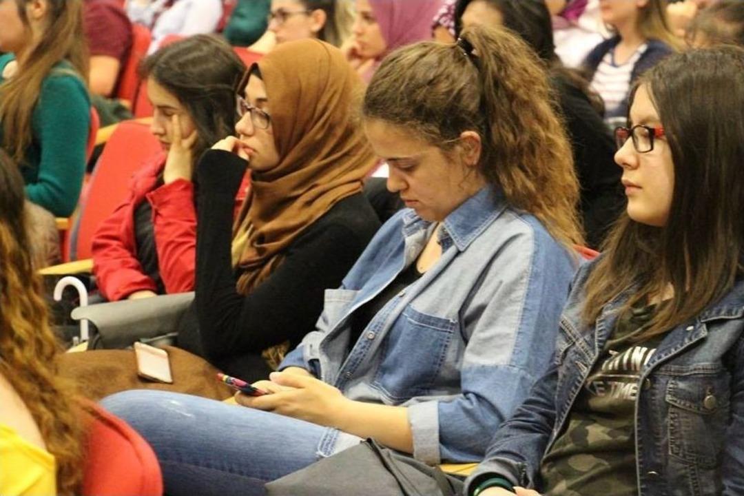 &Ccedil;ağın En &Ouml;nemli Problemi Teknoloji Bağımlılığı