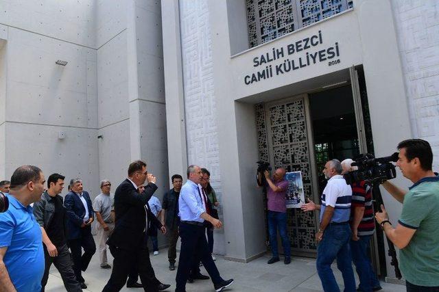 Cumhurbaşkanı Adayı İnce, Ankara’da Salih Bezci Camii’nde Cuma Namazını Kıldı