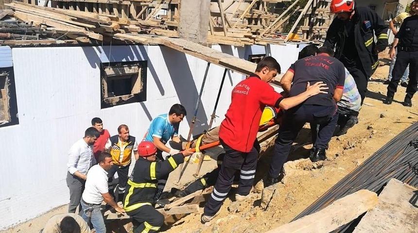 İnşaattan D&uuml;şen Kalasların Altında Kalan İş&ccedil;i Yaralandı