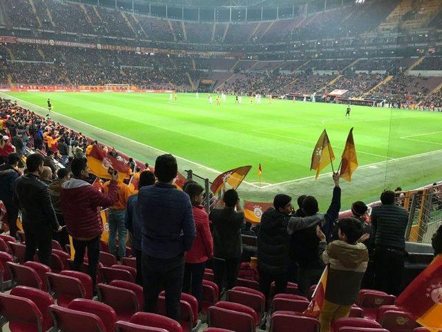 Hakkarili Öğrenciler Galatasaray İle Konyaspor Maçını İzledi