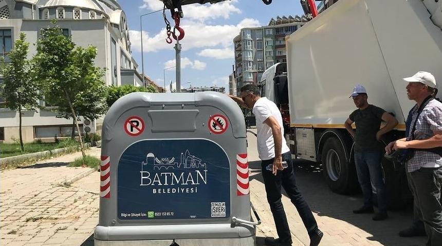 Batman&rsquo;a Modern &Ccedil;&ouml;p Konteynırları