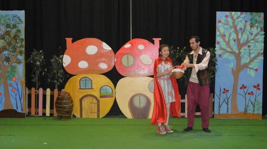 &lsquo;kırmızı Başlıklı Kız&rsquo; Kartepe&rsquo;de