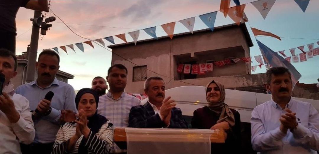 Ak Parti&rsquo;ye Bah&ccedil;elievler&rsquo;de Sevgi Seli