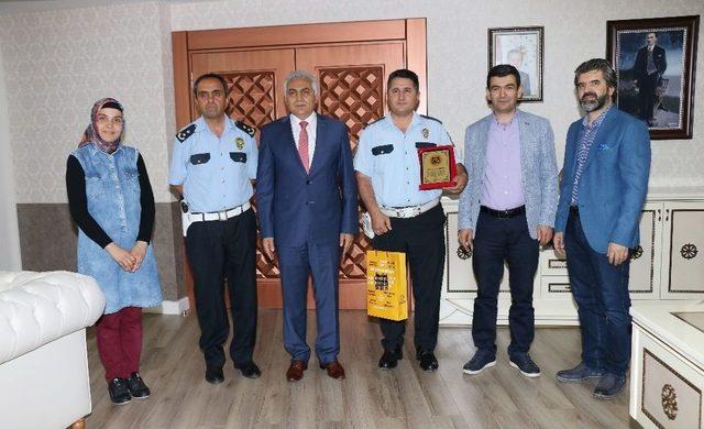 Kent Konseyinden Duyarlı Polise Plaket