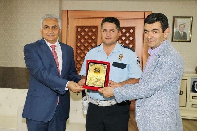 Kent Konseyinden Duyarlı Polise Plaket