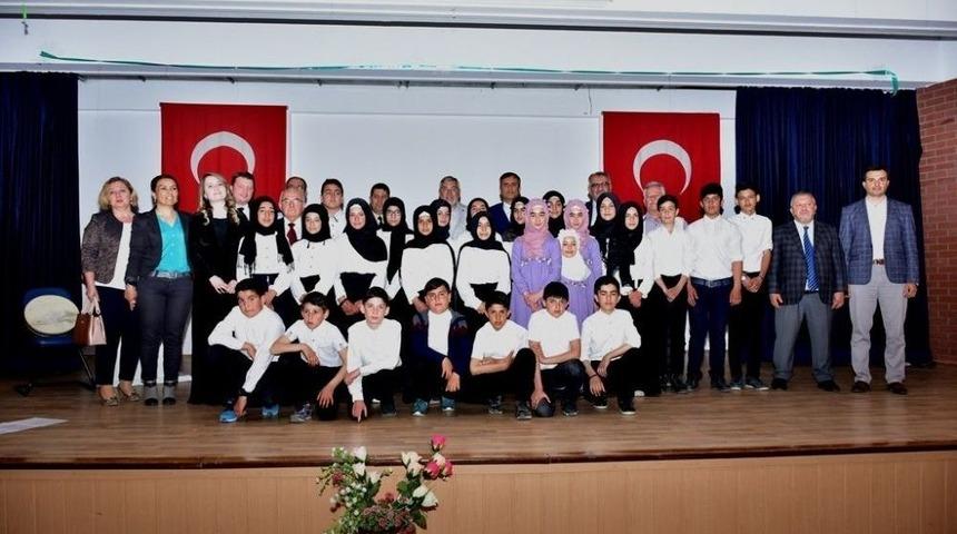 İn&ouml;n&uuml;l&uuml; Birincilerden İlahi Dinletisi