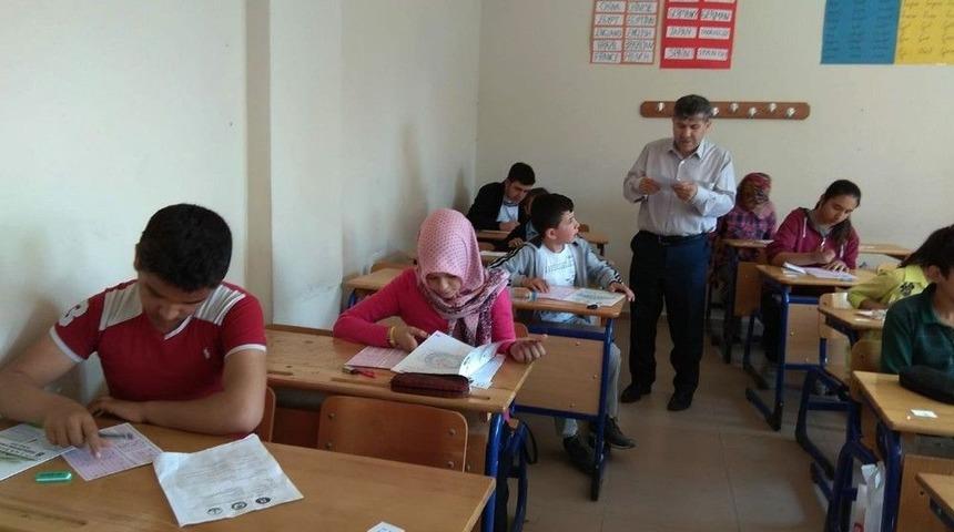 &rsquo;&ouml;d&uuml;ll&uuml; Kitap Okuma Yarışması&rsquo;nın Sınavı Hisarcık&rsquo;ta Yapıldı