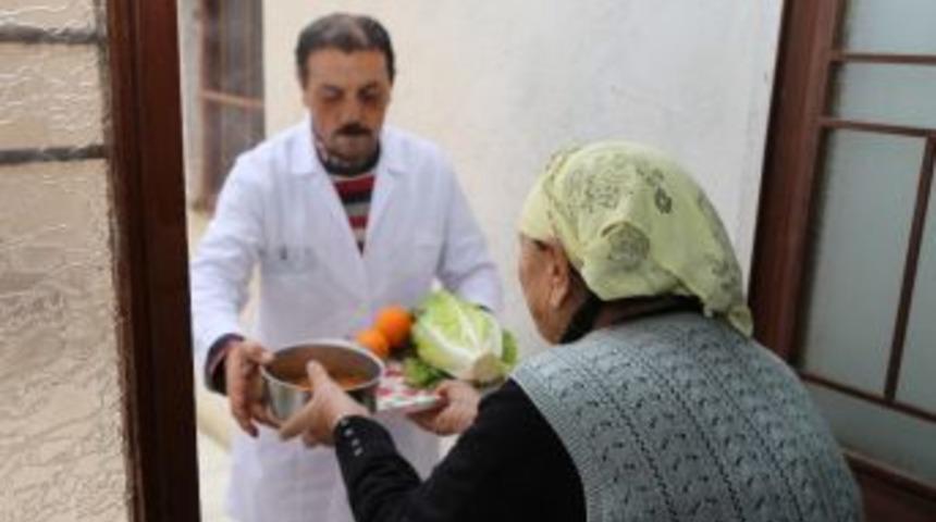 Niğde Belediyesinden İhtiya&ccedil; Sahiplerine Sıcak Yemek