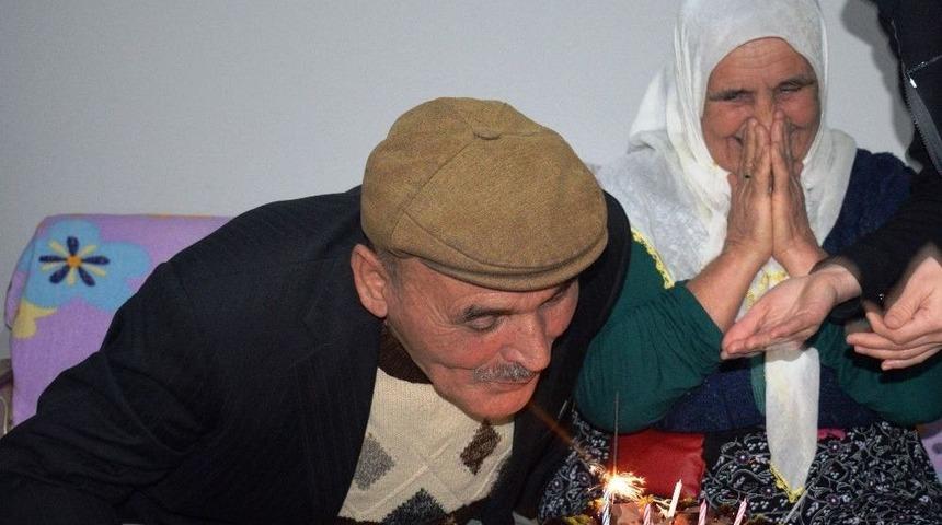 70 Yaşında İlk Kez Doğum G&uuml;n&uuml; Kutladı