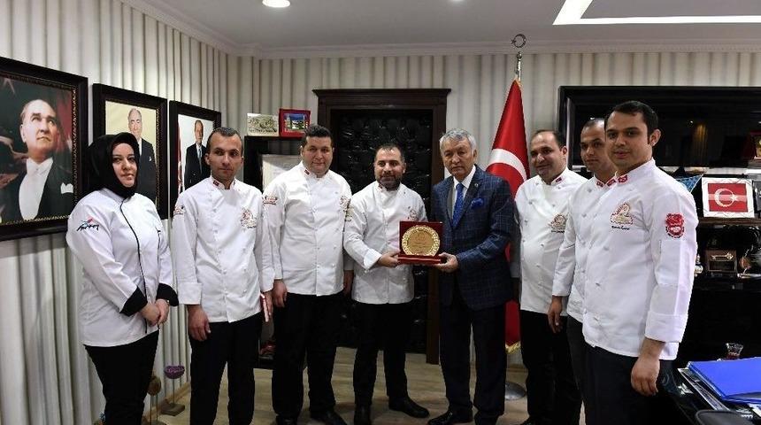 Başkan G&uuml;naydın Aş&ccedil;ıları Ağırladı